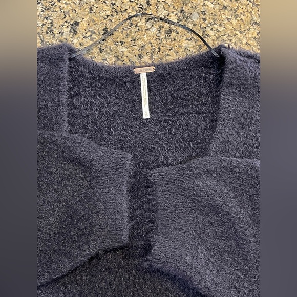 Free People Icing V-Neck Fuzzy Black Sweater Size X-Large - Picture 5 of 7